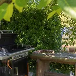 Cozy With Private Garden - Happy