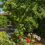 Cozy With Private Garden - Happy Апартаменты *