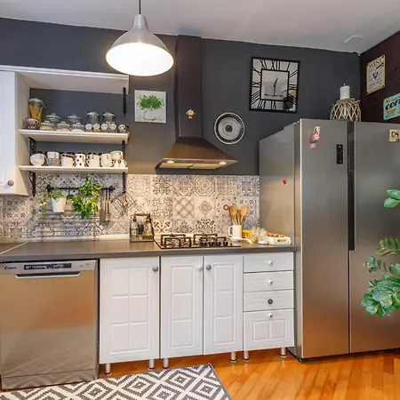 Cozy With Private Garden - Happy Apartamento *