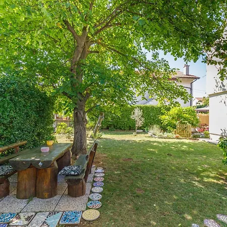Cozy With Private Garden - Happy *
