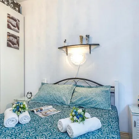 Cozy With Private Garden - Happy Apartamento