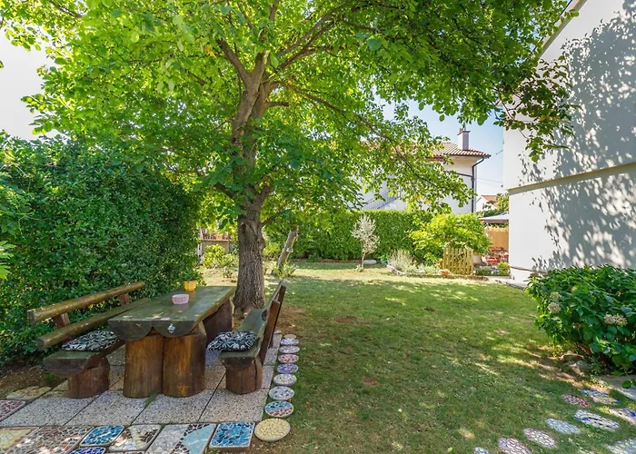 Cozy With Private Garden - Happy *