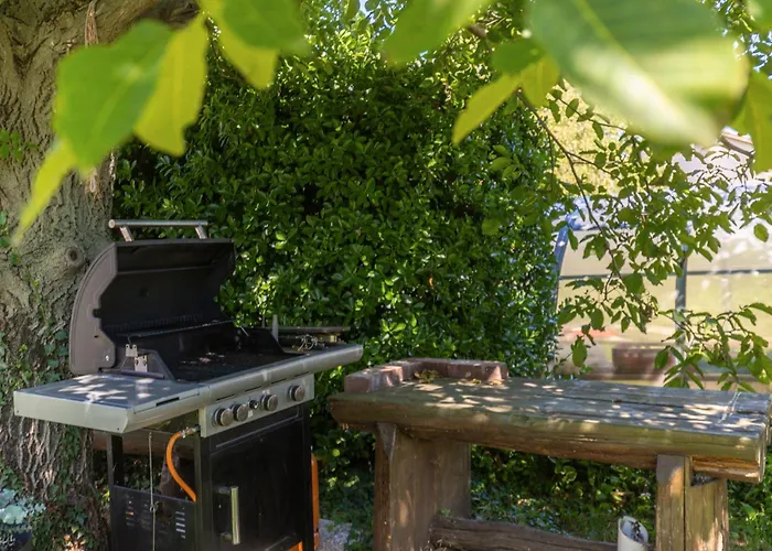 Cozy With Private Garden - Happy