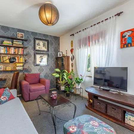 Cozy With Private Garden - Happy *