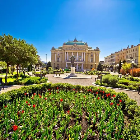 Cozy With Private Garden - Happy *