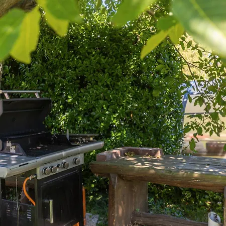 Cozy With Private Garden - Happy