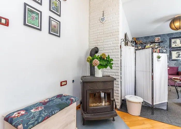 Cozy With Private Garden - Happy