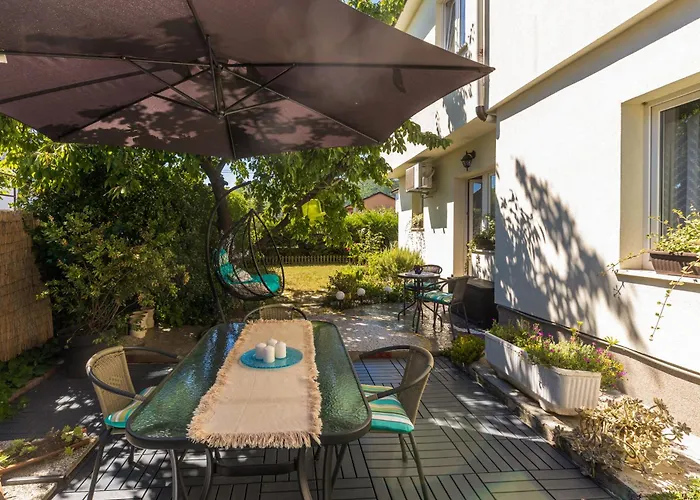 Cozy With Private Garden - Happy Διαμέρισμα Drazice