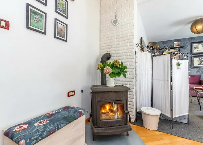 Cozy With Private Garden - Happy Διαμέρισμα Drazice